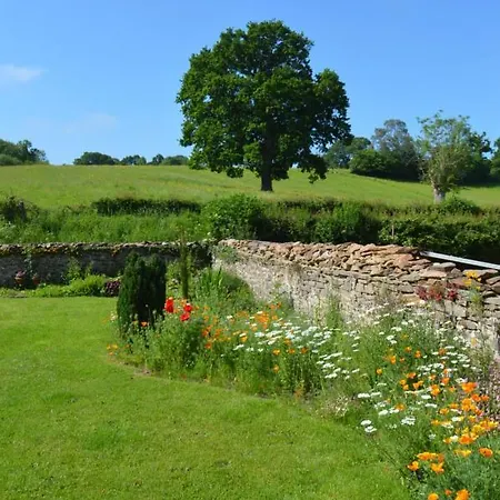 Le Pont De La Pierre Vintage Bed and Breakfast